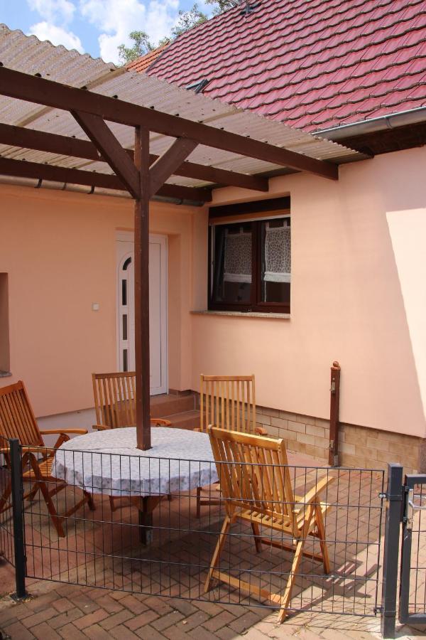 Landhaus "Zum Frosch" Kalbsrieth Exterior foto